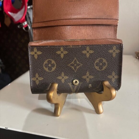 Louis Vuitton Wallet - Picture 2 of 9